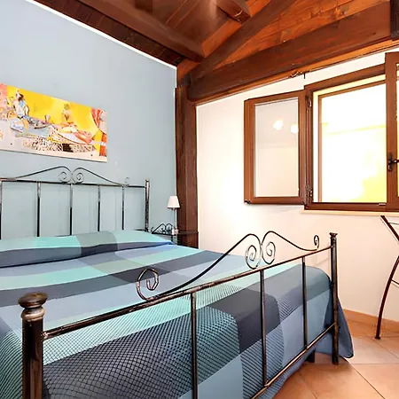 Apartment Seaside Comfort: Pool Retreat *